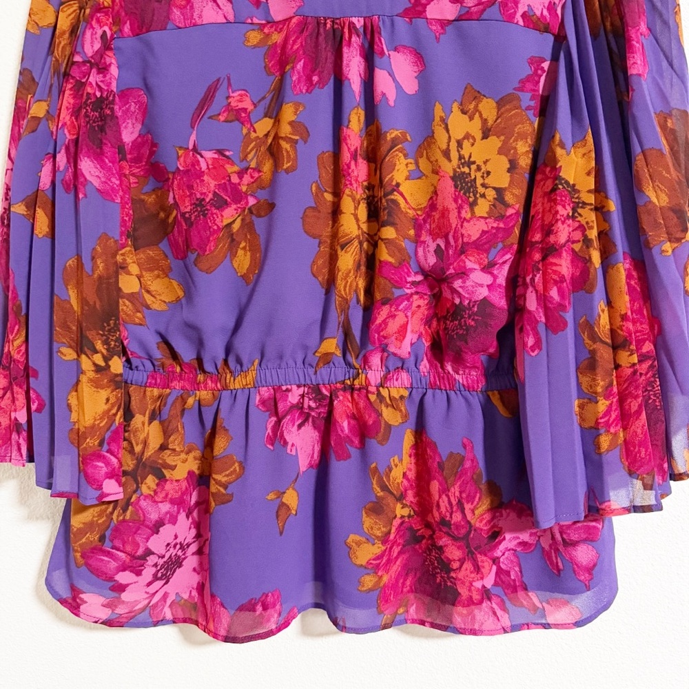 Sofia Vergara Floral Pleated Flutter Sleeve V Neck Blouse - Picture 7 of 12